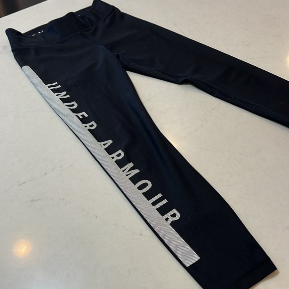 Under armour women compression leggings, heat gear, size S. - Picture 2 of 4